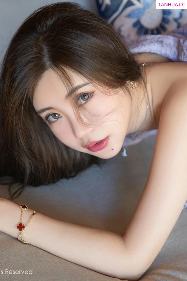 綺裡嘉 绮里嘉 [XiuRen]高清写真图 2024.03.27 No.8299 绮里嘉ula 美腿丝袜第53张图片